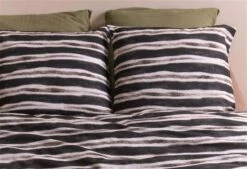 At Home By Beddinghouse Kontrast Bettwäsche Schwarz-Weiß 9 At Home By Beddinghouse Kontrast Bettwäsche Schwarz-Weiß -Deutschland Vtwonen Verkaufs-Shop beddinghouse ss 2021 0151 220996 60