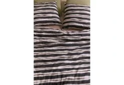 At Home By Beddinghouse Kontrast Bettwäsche Schwarz-Weiß 7 At Home By Beddinghouse Kontrast Bettwäsche Schwarz-Weiß -Deutschland Vtwonen Verkaufs-Shop beddinghouse ss 2021 0152 220996 40