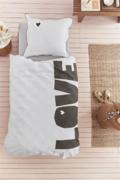 Vtwonen Bold Love Bettwäsche Naturell -Deutschland Vtwonen Verkaufs-Shop bold love natural de uv 135x200 2