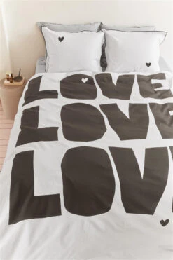 Vtwonen Bold Love Bettwäsche Naturell -Deutschland Vtwonen Verkaufs-Shop bold love natural de uv 135x200 60