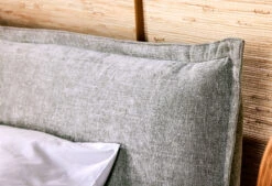 Boxspringbett Capella Cuscino - Schnell Lieferbar -Deutschland Vtwonen Verkaufs-Shop capella cuscino sfeer detail hoofdbord 02 1