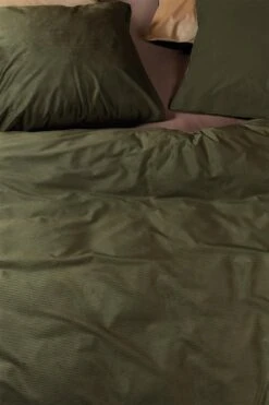 At Home By Beddinghouse Cosy Corduroy Bettwäsche Grün -Deutschland Vtwonen Verkaufs-Shop cosy corduroy green 40 detail large 1