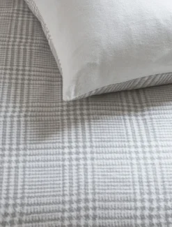 Rivièra Maison Eleanor Bettwäsche Grau -Deutschland Vtwonen Verkaufs-Shop eleanor grey de uv 135x200 40 scaled