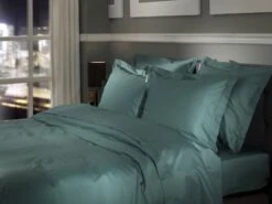 Heckett & Lane Punto Bettwäsche Mineral Grün 8 Heckett & Lane Punto Bettwäsche Mineral Grün -Deutschland Vtwonen Verkaufs-Shop heckett lane dekbedovertrek katoen satijn punto mineral green sfeer 2